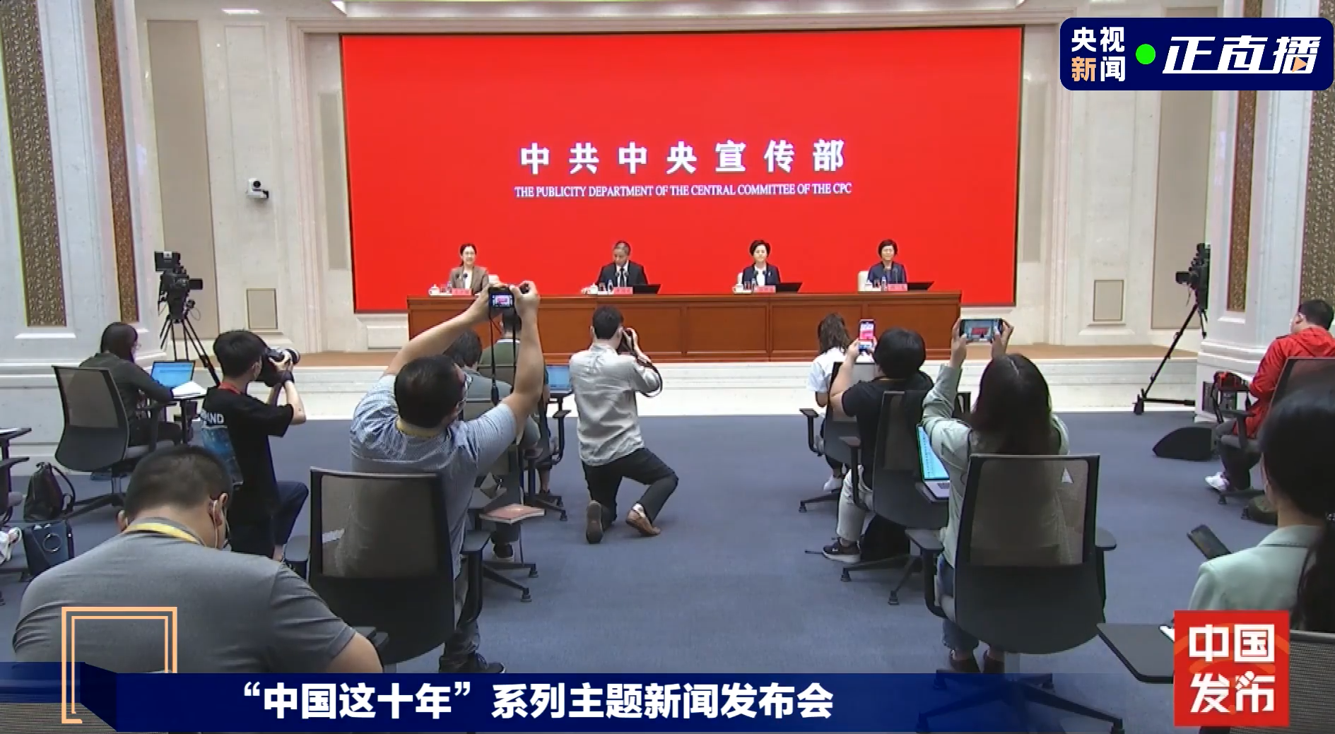 工信部：将启动实施工业领域碳达峰行动 持续推动光伏、风电稳步发展