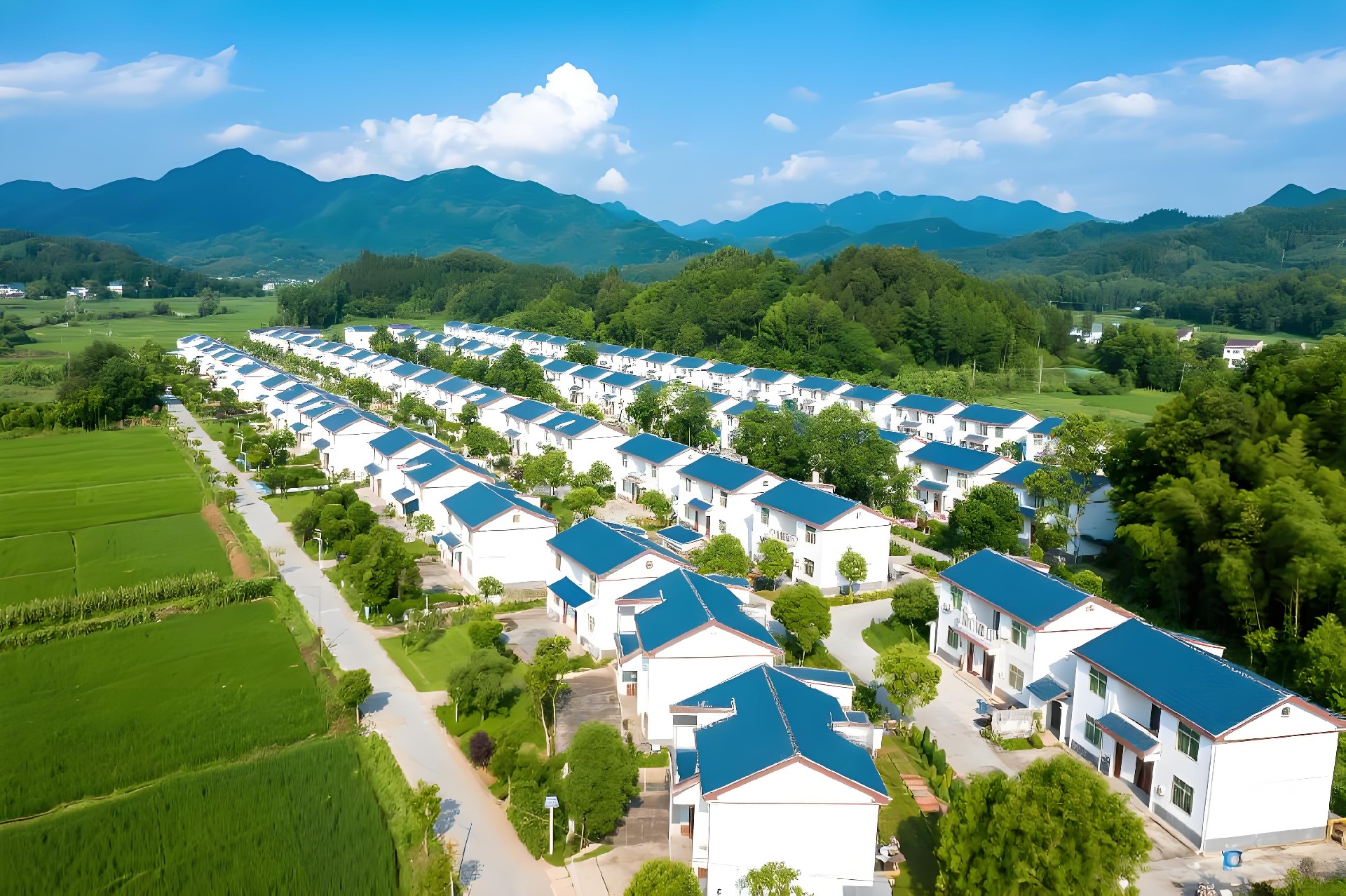 从年增43GW到暴跌1/3，户用光伏为何急刹车？新出路又在何方？